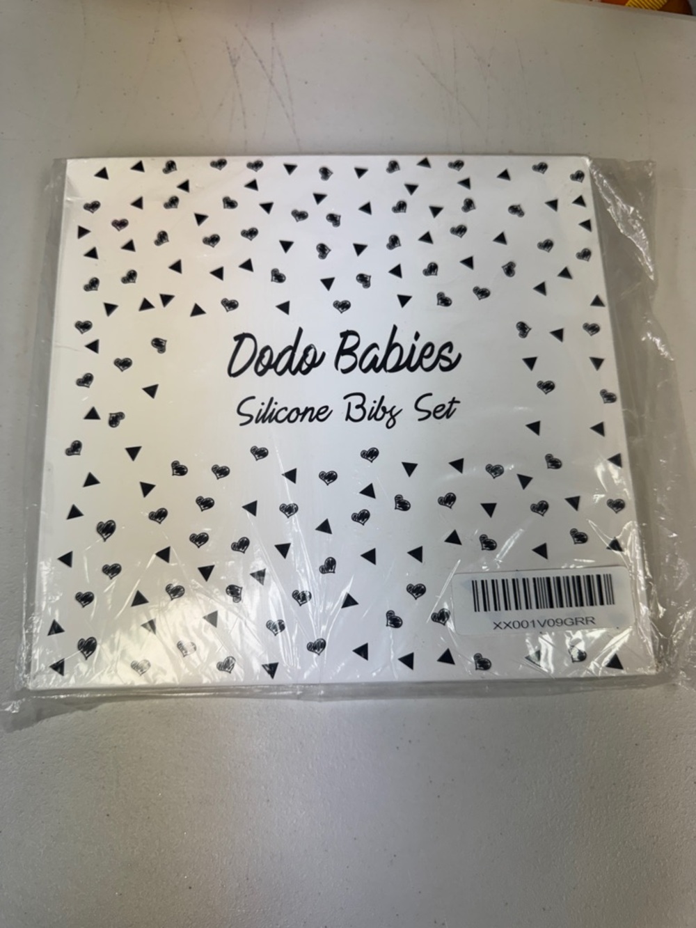 Dodo Babies Silicone Bibs Set new 2 silicone bibs and 2 pacifier clips